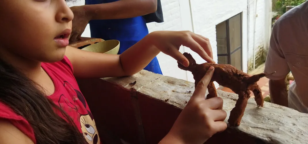 Clase esencial de Artes Plásticas - Escuela Libre Jamundí