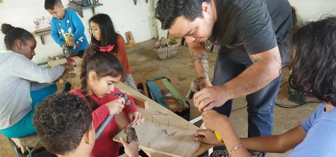 Clase esencial de Carpintería - Escuela Libre Jamundí